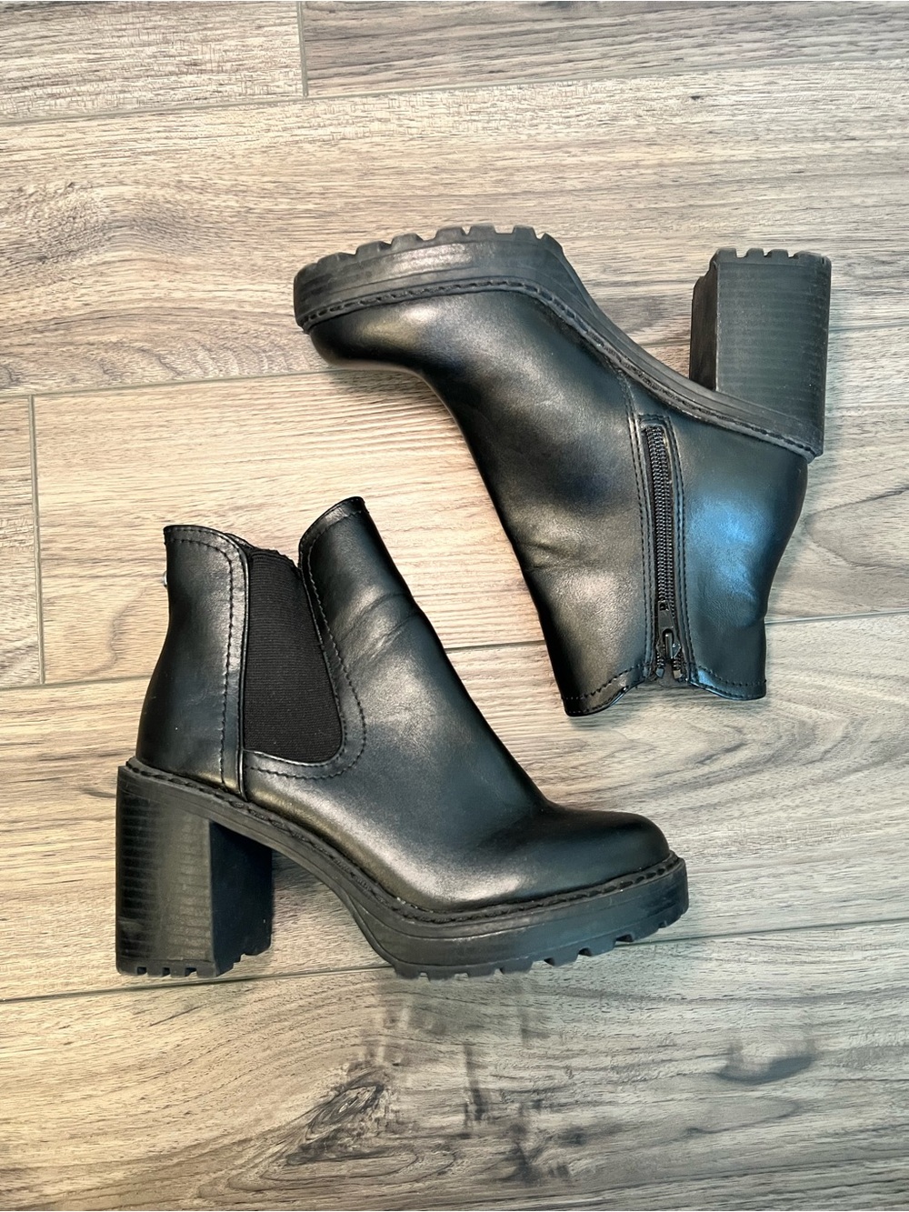 Madden NYC Black Lug Sole Platform Chelsea Ankle Boots Size 6 Womens